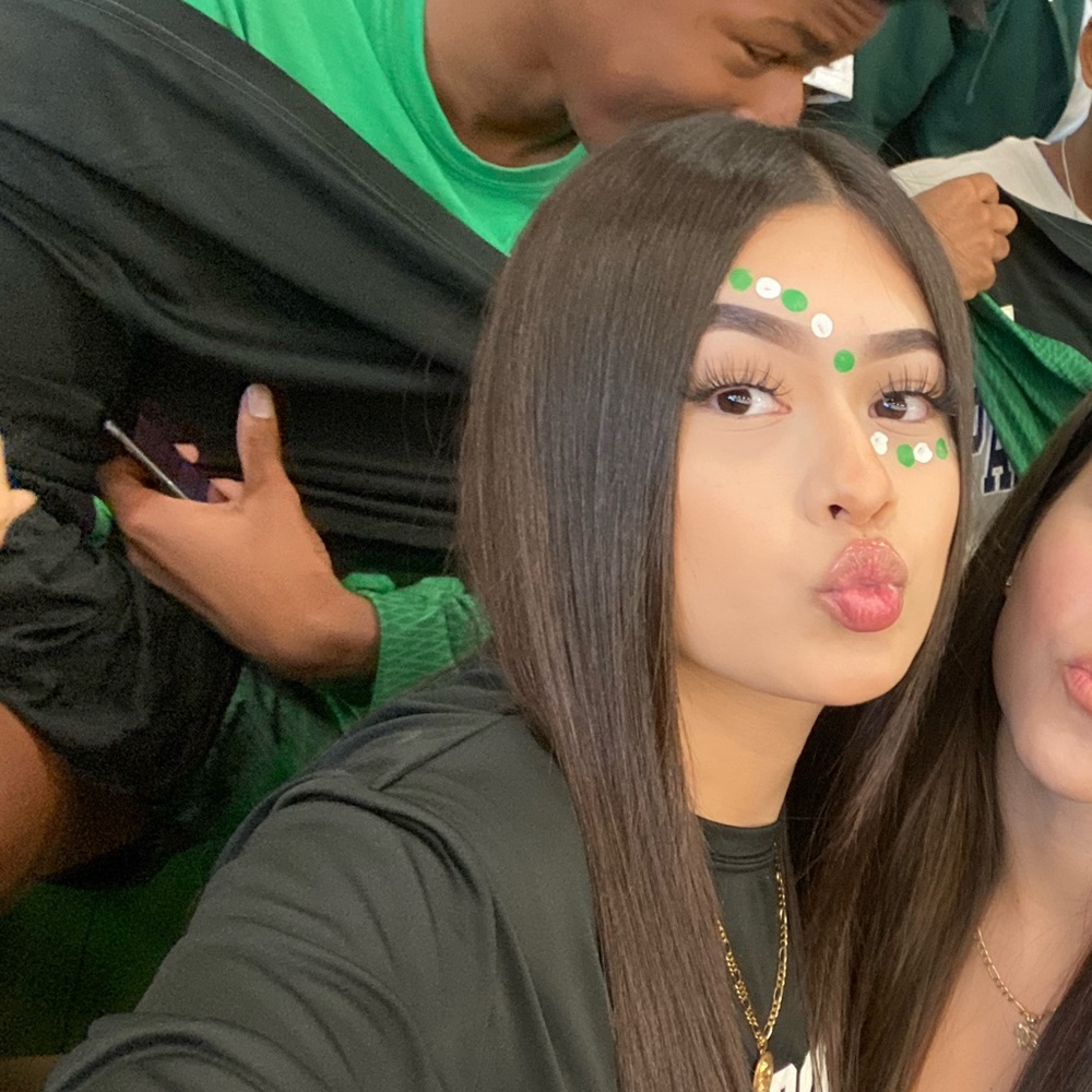 Meet your Posher, Mariana zavala